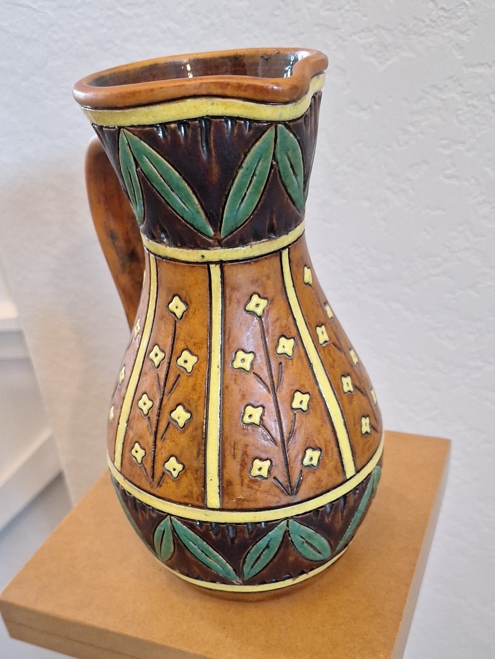 Vintage Artist Signed Folksy Artsy Floral Leaf Pottery Pitcher Vase Bari Logue - Picture 4 of 7